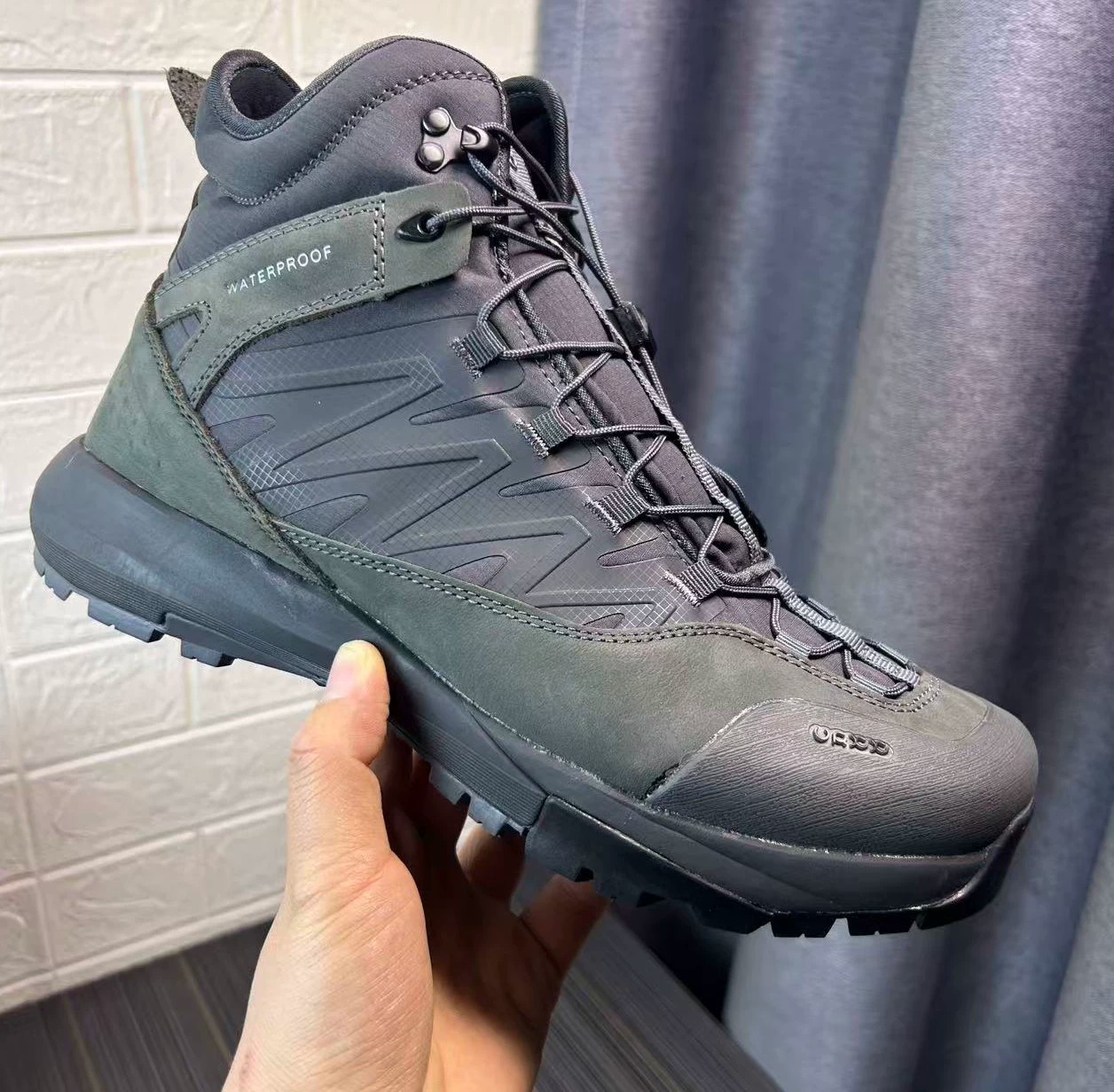 Streetwear Brand New - High Top Hiking Leather Shoes Men